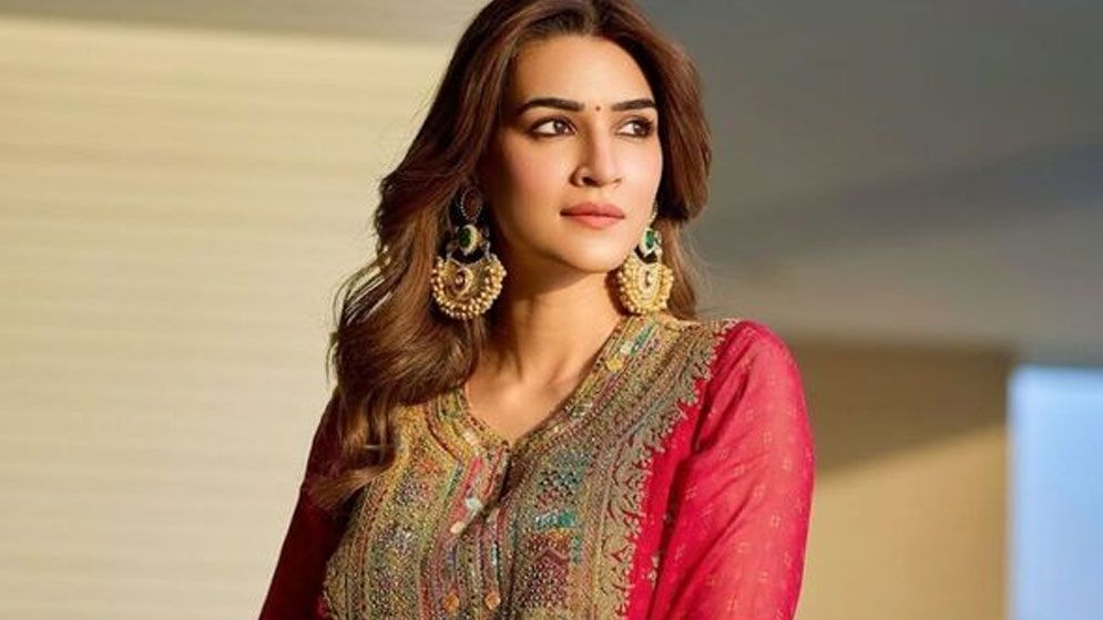 কৃতির বাড়িতেও অজ্ঞাত ব্যক্তির অনুপ্রবেশ