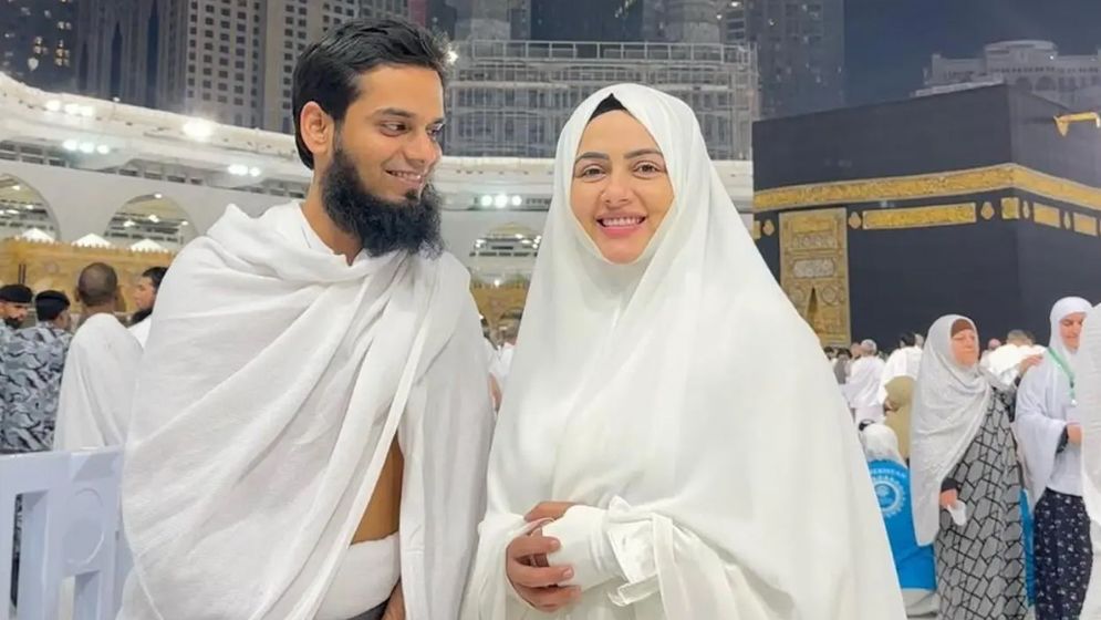 সানা খান কি মুফতি স্বামীর প্রভাবেই সিনেমা ছেড়েছেন?