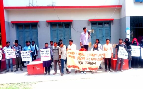 বরিশালে ১২ দফা দাবিতে ছাত্র সমাবেশ