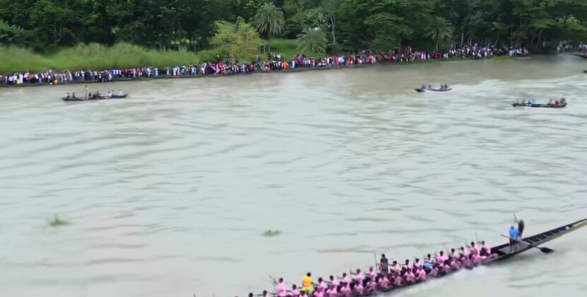 উজিরপুরে সন্ধ্যা নদীতে ঐতিহ্যবাহী নৌকা বাইচ প্রতিযোগিতা