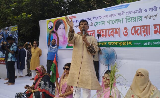 দেশের জনগণ ও গণতন্ত্র যখনই সংকটে পড়েছে, তখনই দেশনেত্রী খালেদা জিয়ার আপোষহীন নেতৃত্বই দেশ মুক্তির পথে এসেছে – নারী সমাবেশে রহমাতুল্লাহ