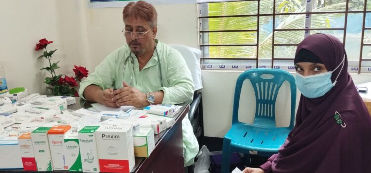 উজিরপুরে বিনামূল্যে চিকিৎসাসেবা দেন ডাঃ আলতাফ মাহমুদ