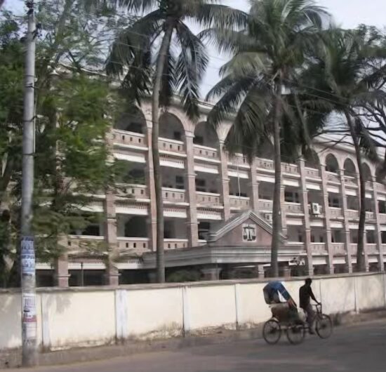 খুলনায় আদালতের সম্মুখে ২ জনকে গুলি করে হত্যা