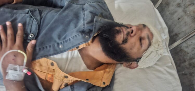 বাসায় ঢুকে সাংবাদিককে হাতুড়ি পেটা করে আহত করলো কনস্টেবল