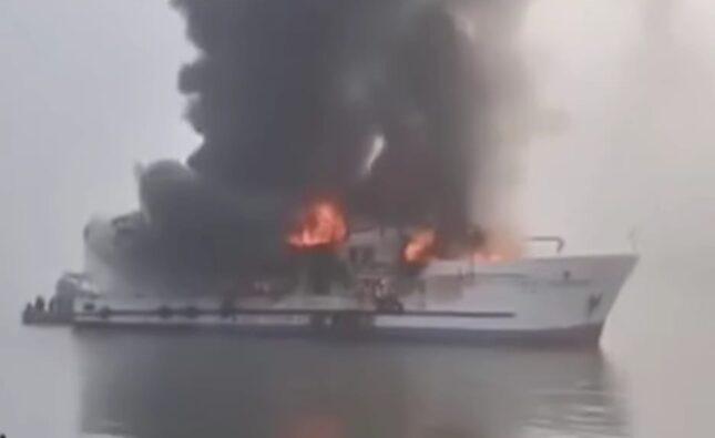 সেন্টমার্টিনগামী জাহাজে ভয়াবহ অগ্নীকান্ড, নিহত-১