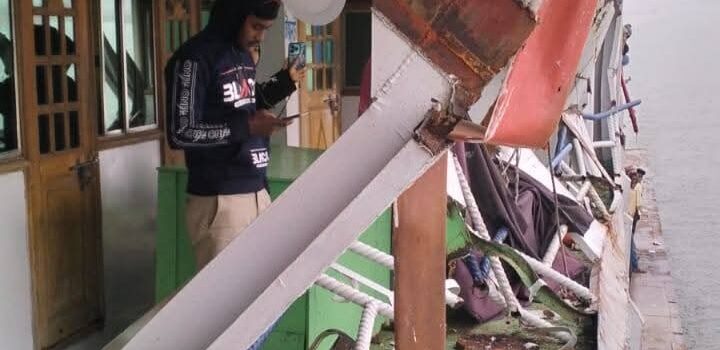 ঘন কুয়াশায় পদ্মা নদীতে লঞ্চ দুর্ঘটনা