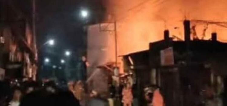 বরিশালে অগ্নিকাণ্ডে পুড়ে গেছে সাতটি দোকান