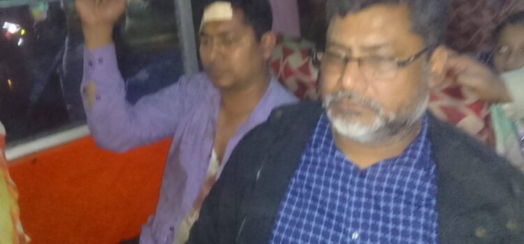 নরসিংদীতে চাঁদা আদায়ের প্রতিবাদ করায় ১০ সাংবাদিককে আহত