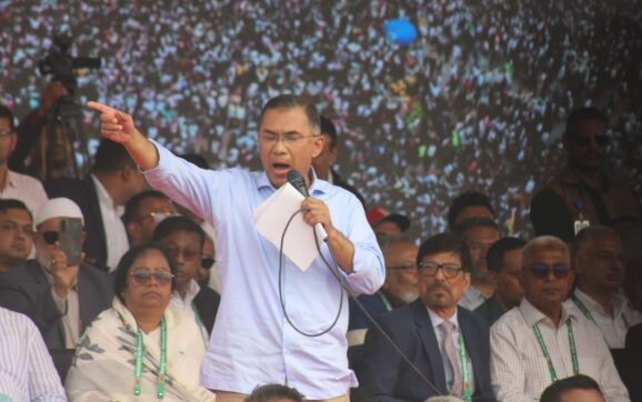 বরিশালের সফর শেষে ফরিদপুরের পথে তারেক রহমান