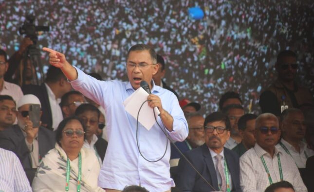 বরিশালের সফর শেষে ফরিদপুরের পথে তারেক রহমান