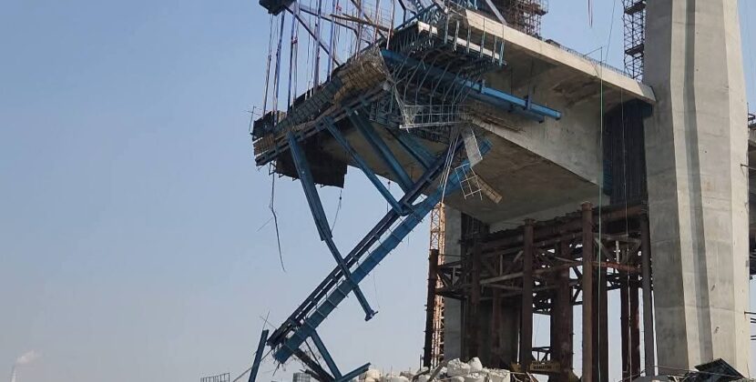 পায়রা বন্দরের সেতুর সাটার ভেঙ্গে এক শ্রমিক নিহত, আহত ১০