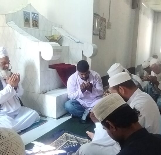 কেন্দ্র ঘোষিত কর্মসূচি অনুযায়ী বরিশালের মসজিদগুলোয় দোয়া মোনাজাত করেছে বিএনপি।