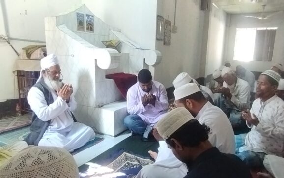 কেন্দ্র ঘোষিত কর্মসূচি অনুযায়ী বরিশালের মসজিদগুলোয় দোয়া মোনাজাত করেছে বিএনপি।