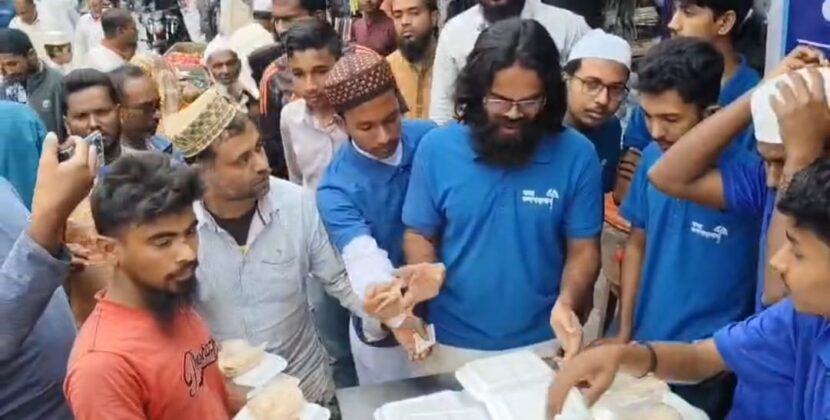 কলাপাড়ায় দরিদ্রদের মাঝে ১টাকায় ইফতার