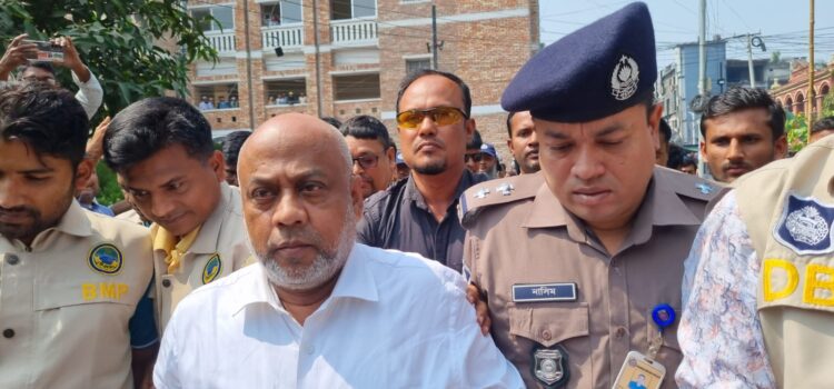 স্থবির বরিশালের আদালতপাড়া, গ্রেপ্তার আইনজী‌বি স‌মি‌তির সভাপতি