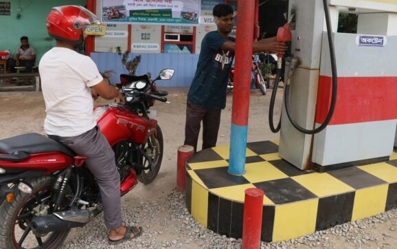 সারাদেশে ফিলিং স্টেশন থেকে তেল সরবরাহের সীমাবদ্ধতা