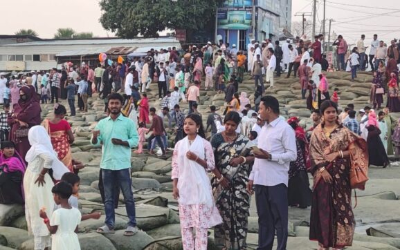 কুয়াকাটায় ঈদের চতুর্থ দিনেও পর্যটকদের ঢল