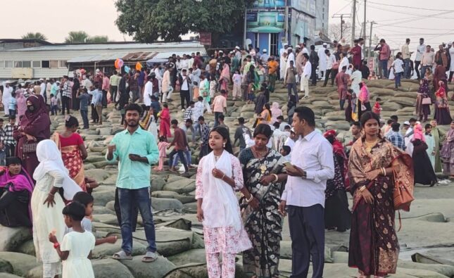 কুয়াকাটায় ঈদের চতুর্থ দিনেও পর্যটকদের ঢল