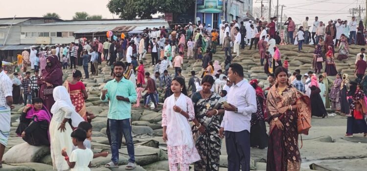 কুয়াকাটায় ঈদের চতুর্থ দিনেও পর্যটকদের ঢল