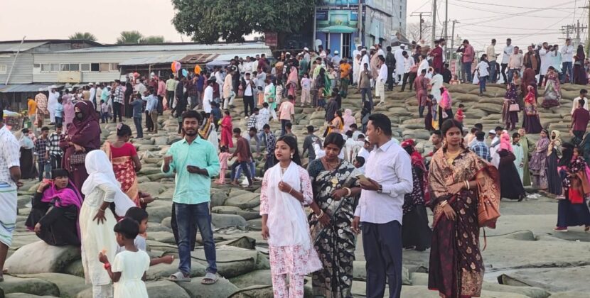 কুয়াকাটায় ঈদের চতুর্থ দিনেও পর্যটকদের ঢল