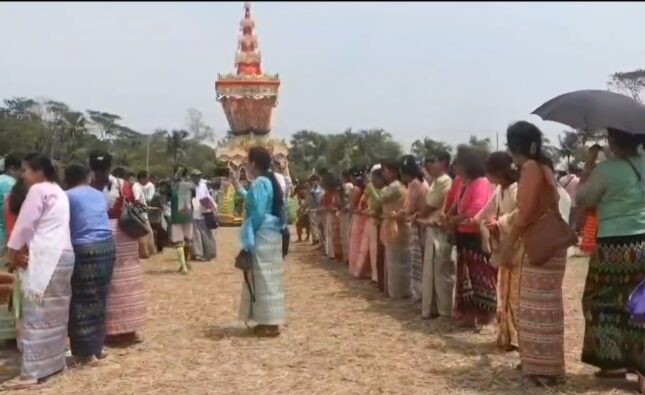 চোখের জলে বিদায় রাখাইন ধর্মগুরু