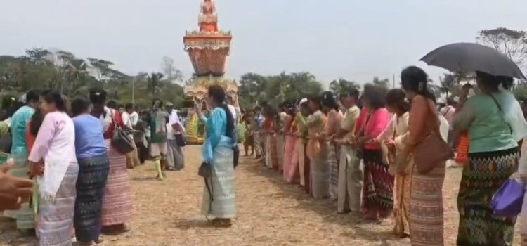 চোখের জলে বিদায় রাখাইন ধর্মগুরু