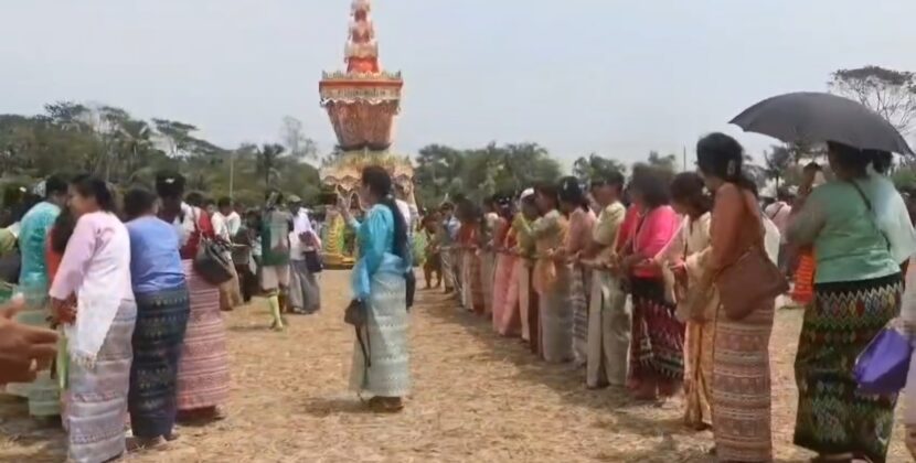 চোখের জলে বিদায় রাখাইন ধর্মগুরু