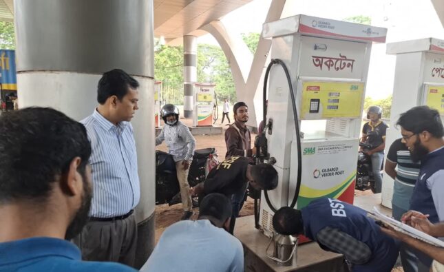 বরিশালে তেলের পাম্পে জেলা প্রশাসকের অভিযান