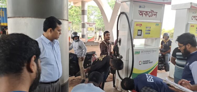 বরিশালে তেলের পাম্পে জেলা প্রশাসকের অভিযান