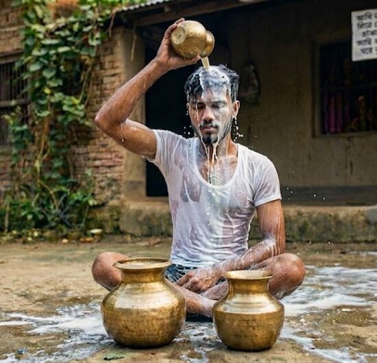 আধা মন দুধ দিয়ে গোসল করে স্ত্রীকে ঘরে না তোলার প্রতিজ্ঞা