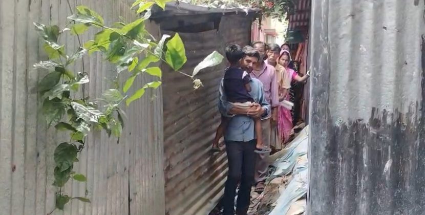 কলাপাড়ায় চলাচলে সড়ক আটকে বসতঘর নির্মানে ১৭ বছরের ভোগান্তি