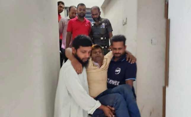 কলাপাড়া সাংবা‌দি‌কের উপর ছাত্রদল নেতার হামলা