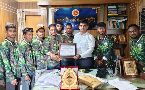 কলাপাড়ায় প্রান সংহতি সম্মাননা পেলেন সহকারী কমিশনার (ভূমি)