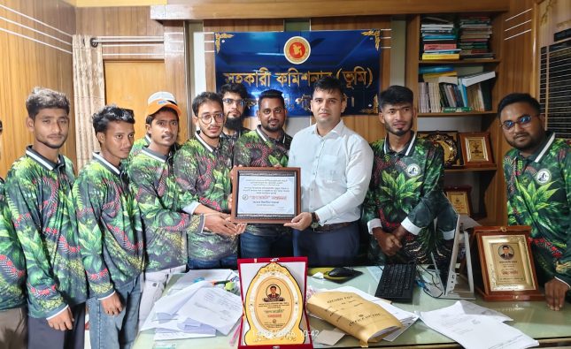 কলাপাড়ায় প্রান সংহতি সম্মাননা পেলেন সহকারী কমিশনার (ভূমি)
