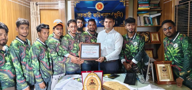 কলাপাড়ায় প্রান সংহতি সম্মাননা পেলেন সহকারী কমিশনার (ভূমি)