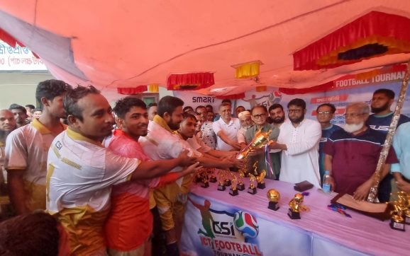 সিএসআই-আইসিটি ফুটবল টুর্নামেন্টে চ্যাম্পিয়ন চন্দ্রদ্বীপ লিজেন্ডস