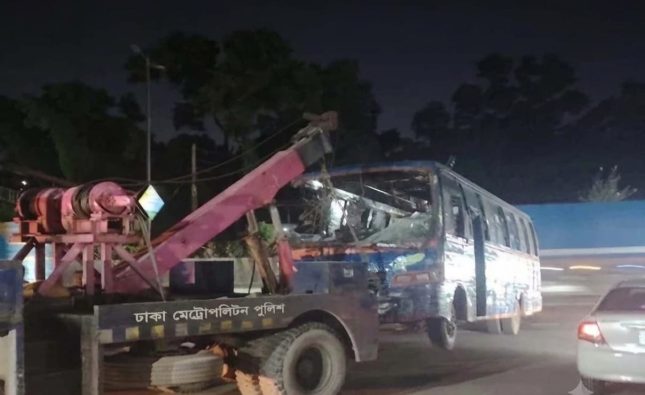 কুর্মিটোলা হাসপাতালে ঢুকে গেল বাস, পথচারী নিহত