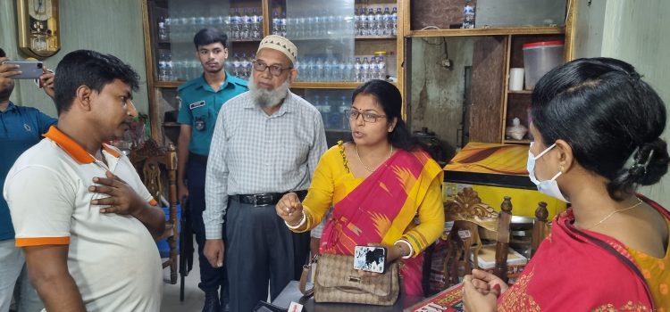 বরিশালে মিষ্টির দোকানে জরিমানা