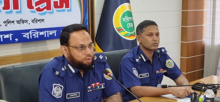 মিথ্যা গুজবে আগৈলঝাড়া থানা আক্রমনে জড়িতদের গ্রেফতার