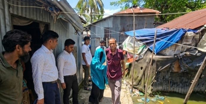 কলাপাড়ায় দীর্ঘ ১৫ বছর পর আলোর মুখ দেখলেন ঘরবন্দী সালেহা