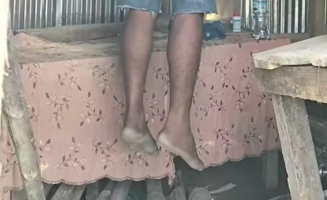কলাপাড়ায় পরিত্যক্ত ঘরে যুবকের ঝুলন্ত লাশ