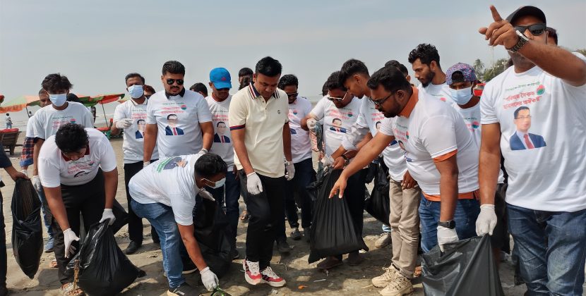 কুয়াকাটা সৈকতে কেন্দ্রীয় ছাত্রদলের পরিষ্কার-পরিছন্নতা কার্যক্রম
